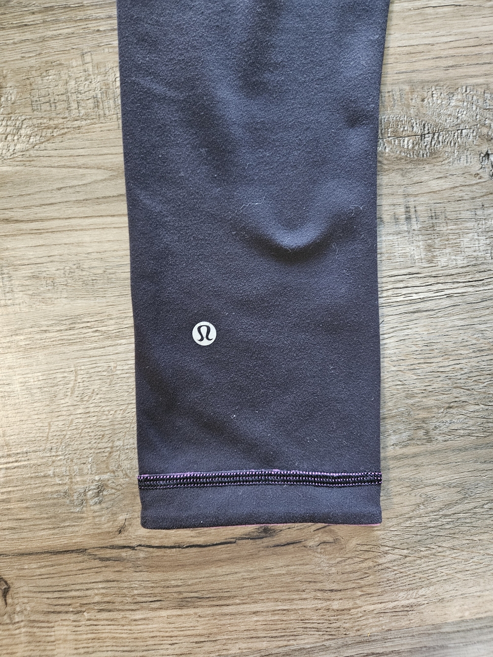 Lululemon Plum Pink & Black Reversible Capri Leggings - Picture 10 of 10